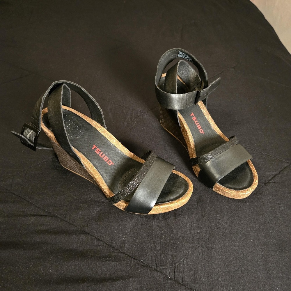 Tsubo Sandals Womens Size 8 Black Leather Strappy Ankle Strap Wedge Heel Comfort